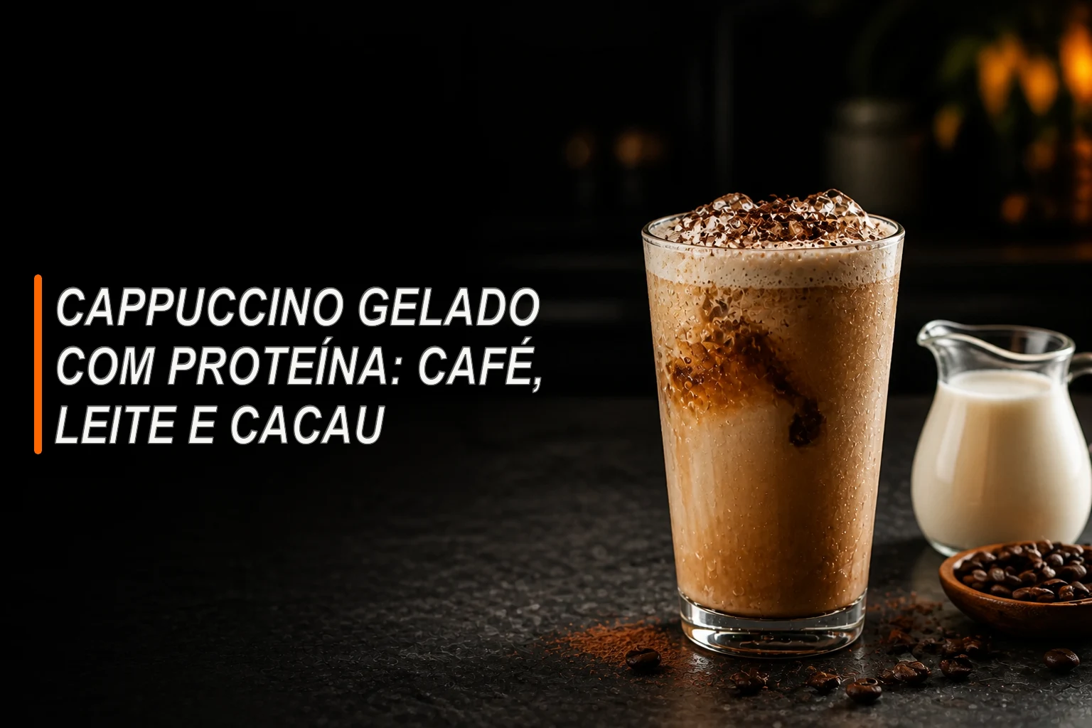 Copo de cappuccino gelado com café, leite, cacau, gelo e canela