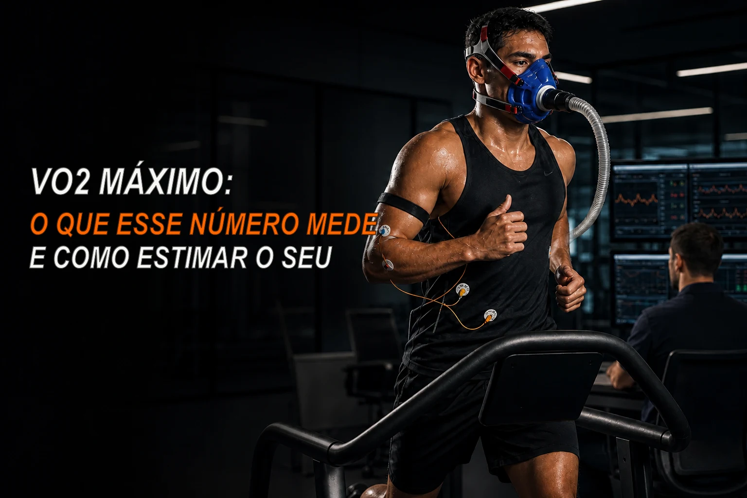 Pessoa correndo em esteira com máscara de análise de gases durante avaliação cardiorrespiratória